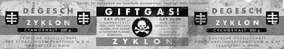 Eine Banderole der von der Degesch hergestellten Dosen, in denen mit Zyklon B (Blausäure) getränktes Trägermaterial in die Konzentrations- und Vernichtungslager geliefert wurde