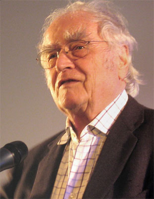 Der 1927 geborene Schriftsteller Martin Walser während einer Buchvorstellung in Aachen im April 2008