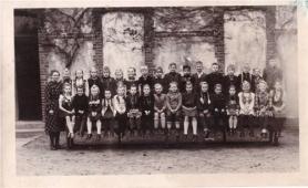  Julia (1. Reihe, 4. Person von rechts) mit ihrer Schulkasse 1946/47 Oldenburg 