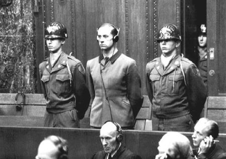 Karl Brandt vor dem Nürnberger Tribunal