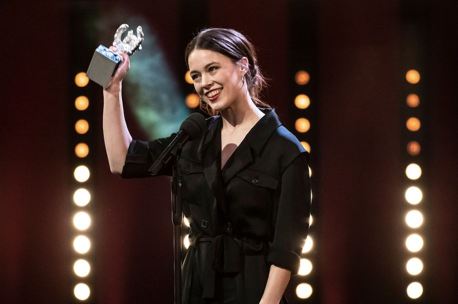 Silberner Bär für die Beste Darstellerin 2020: Paula Beer für ihre Rolle in Undine von Christian Petzold. © Sandra Weller/ Berlinale 2020