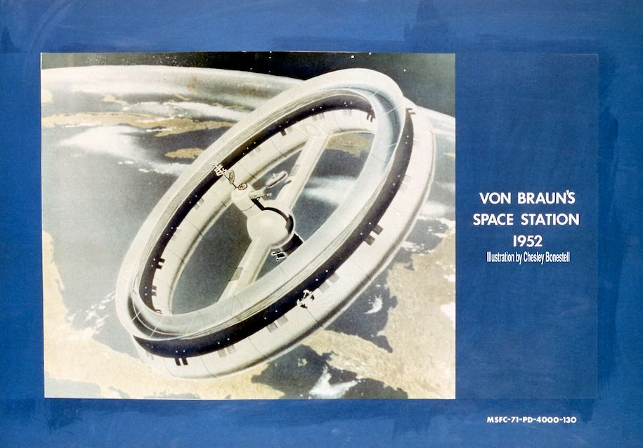 Wernher von Braun: Space Station Konzept (1952)Collier's Magazine Issue 'Man Will Conquer Space Soon!', illustriert von Chesley Bonestell, © Marshall Space Flight Center of the United States National Aeronautics and Space Administration (NASA), Foto ID: MSFC-75-SQuelle: Wikimedia Commons; Lizenz: Public Domain.