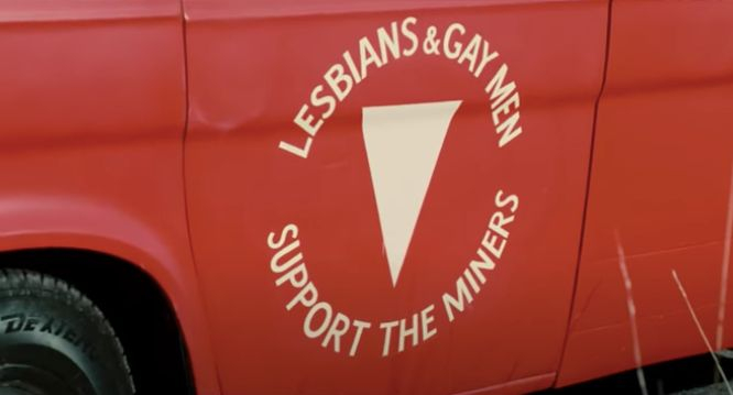 „Lesbians and Gays Support the Miners“ (LGSM), Filmstill aus Pride (2014).