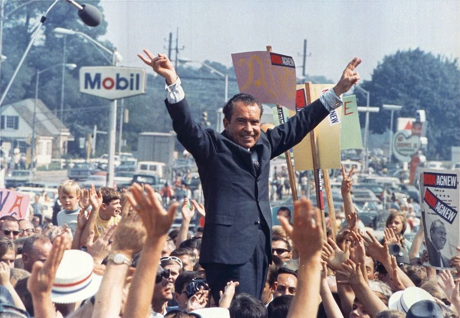 Richard Nixon auf Wahlkampftour in Paoli, Philadelphia, Juli 1968. Foto: Ollie Atkins, White House photographer. Quelle: Wikimedia Commons. Lizenz: Public Domain.