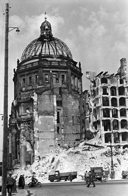 Ruine des Berliner Schlosses, 19. September 1950. Foto: Unkown. Quelle: Bundesarchiv, Bild 183-07964-0001, Wikimedia Commons. Lizenz: CC BY-SA 3.0 de.