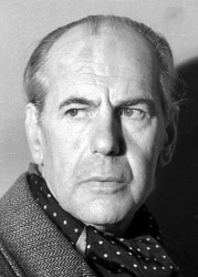 Der Regisseur Jürgen Fehling (1885–1968) bei einem Fotoshooting im Jahr 1945