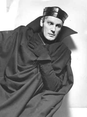 Der wegen seiner Nähe zu NS-Machthabern wie Hermann Göring umstrittene Schauspieler, Regisseur und Indendant Gustaf Gründgens (1899–1963) als Hamlet im Jahr 1936
