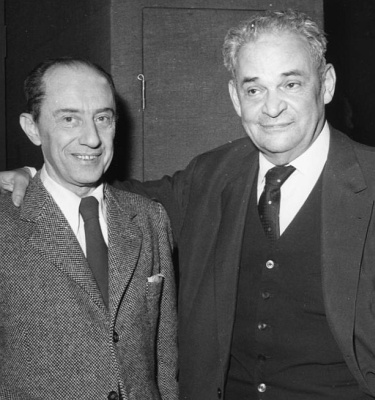 Die Schauspieler und Regisseure Curt Bois (1901–1991; l.) und Fritz Kortner (1892–1970; r.) im Berliner Schiller-Theater, Februar 1959