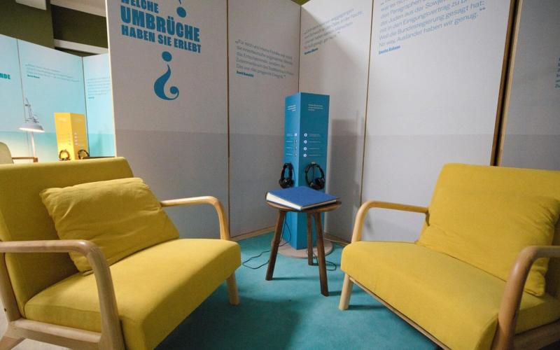 Hörstation der Ausstellung in Straussberg im September 20024. Foto: Konrad Behr (www.konrad-behr.de)