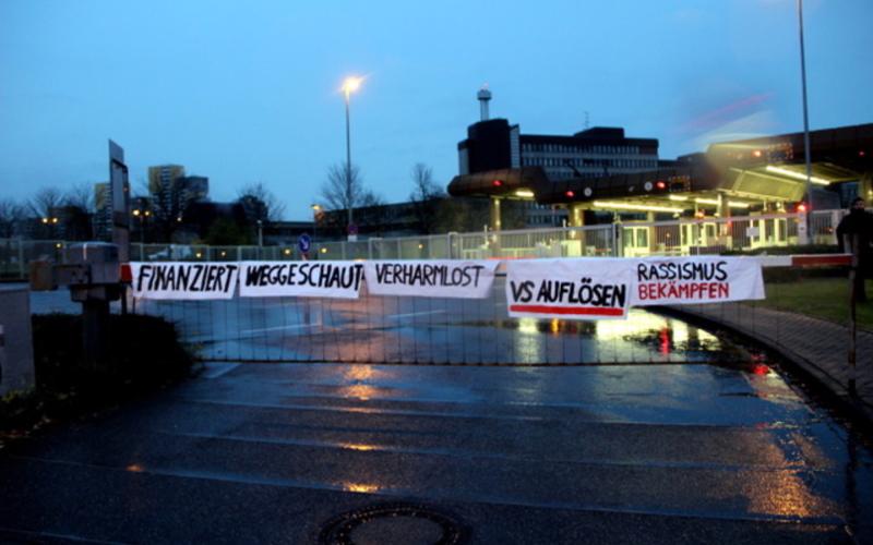 Aktion mit Schildern