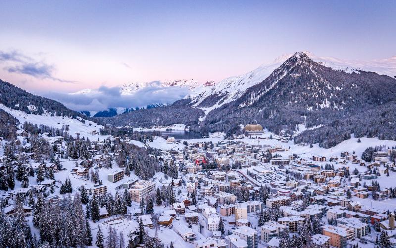 Bergpanorama, im Tale Davos