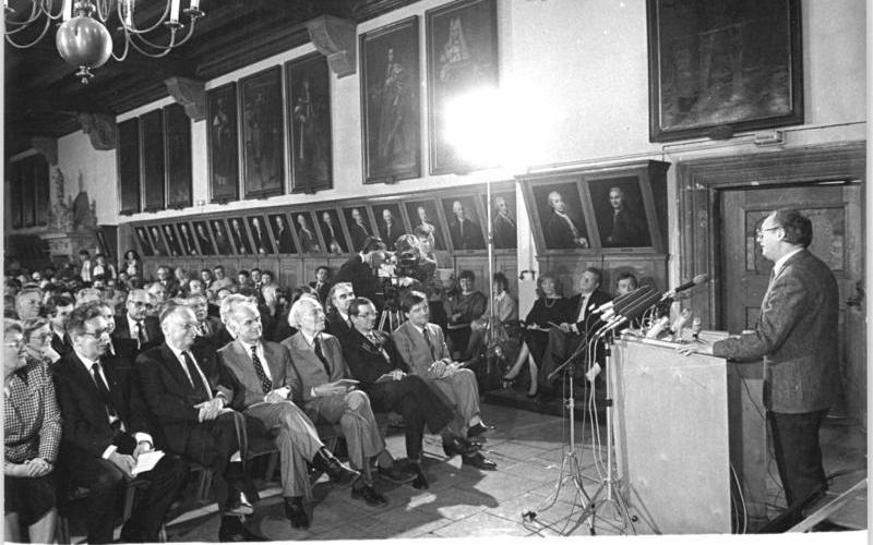 Frühjahrsmesse-Buchmesse Leipzig © Bundesarchiv, Bild 183-1987-0315-120, Foto: Grubitzsch (geb. Raphael), Waltraud (CC BY-SA 3.0 DE)