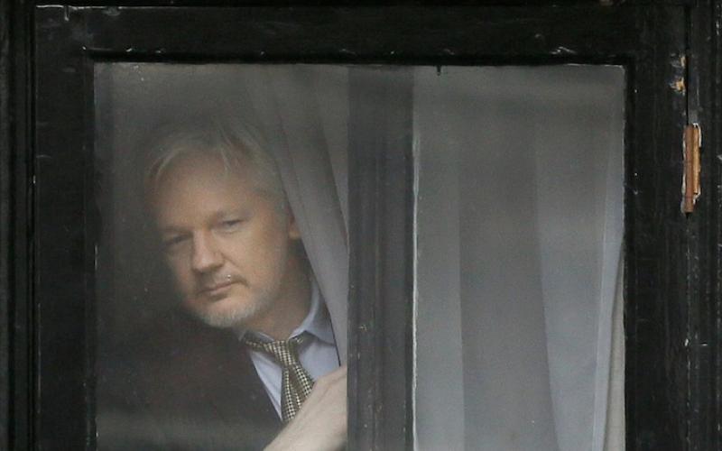 Julian Assange in der Botschaft Equadors in London, Sommer 2012
