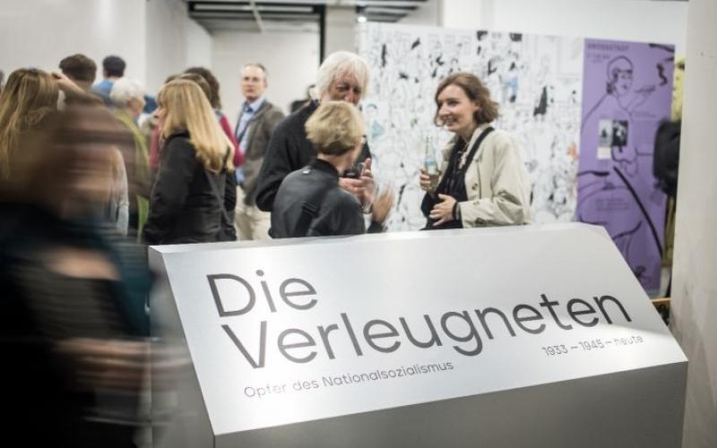 Gäste bei der Ausstellungseröffnung, Foto Marko Priske ©