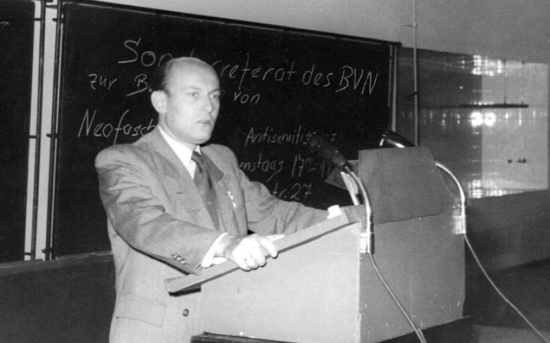 Veranstaltung des BVN an der Technischen Universität Berlin. Auf der Tafel ist Werbung für das „Referat N“ erkennbar, West-Berlin 1953
