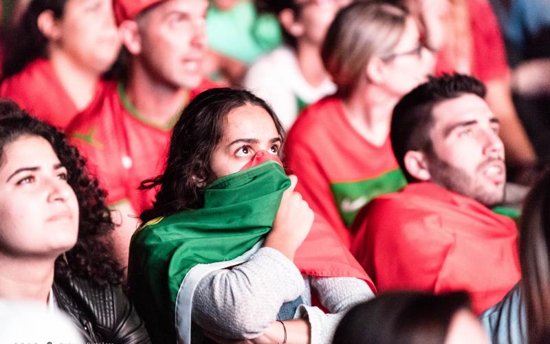 Portugiesische Fans beim Spiel Portugal-Polen bei der EURO 2016, Quelle: Flickr, (CC BY-NC-ND 2.0), Foto: Gustave Deghilage, 2016