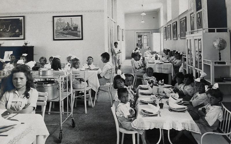 Speisesaal der Universitäts-Kinderklinik, Wien 1921 