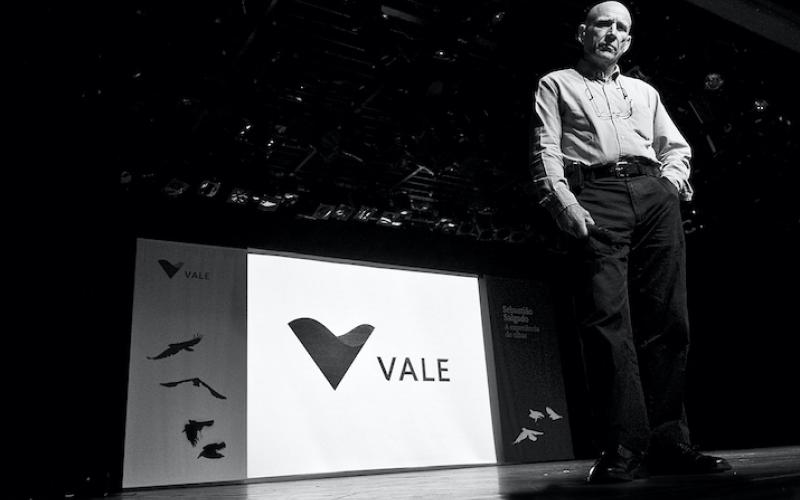 Sebastião Salgado während eines Vortrags 