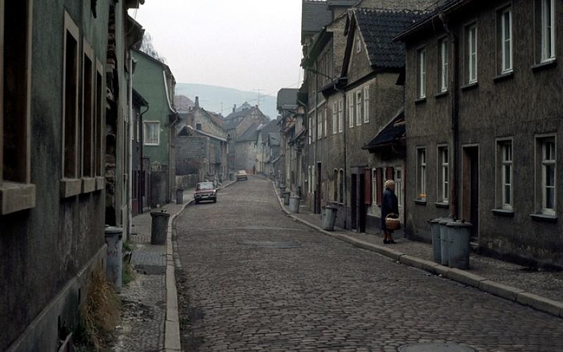 Verlassene Straße in Saalfeld, heutiges Thüringen