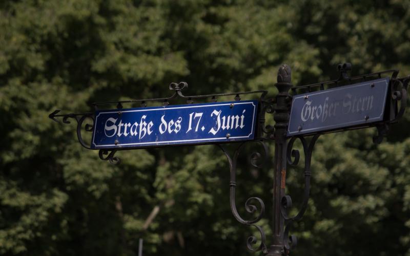 Straßenschild der Straße des 17. Juni