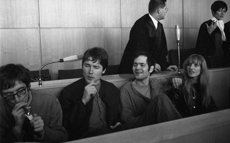 Proll, Baader und Ensslin während des Prozesses, Oktober 1968