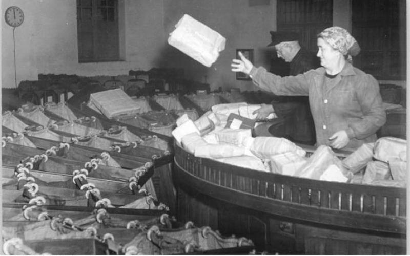 Berlin, Postamt O 17, Paketbeförderungsanlage am 14. Dezember 1951
