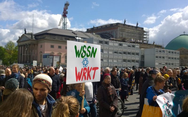 Plakate von Teilnehmer*innen am March for Science, Berlin 2017