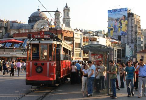 Straßenszene am Taksim-Platz in Instanbul