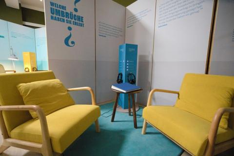 Hörstation der Ausstellung in Straussberg im September 20024. Foto: Konrad Behr (www.konrad-behr.de)