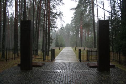 Katyn Memorial (including Polish War Cementery) photographs taken on 10 November 2013 trip during a 2013 Wiki conference in Smolensk.