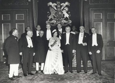 Photograph of Queen Elizabeth II and Commonwealth leaders
