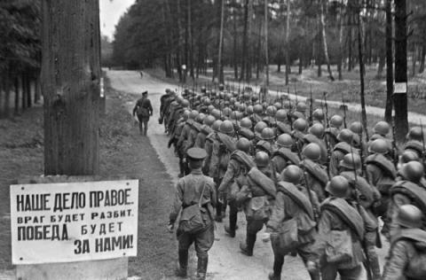 Recruits leaving for the front during mobilization, Moscow, 23 June 1941.