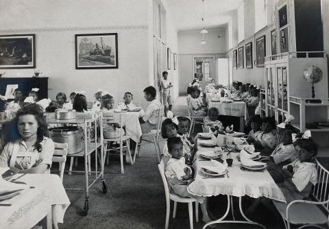 Speisesaal der Universitäts-Kinderklinik, Wien 1921 