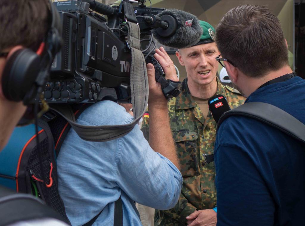 Oberstleutnant i. G. Marcel Bohnert im Interview am „Nationalen Veteranentag“ in Berlin, 15.6.2025, Fotograf: Stephan Horn