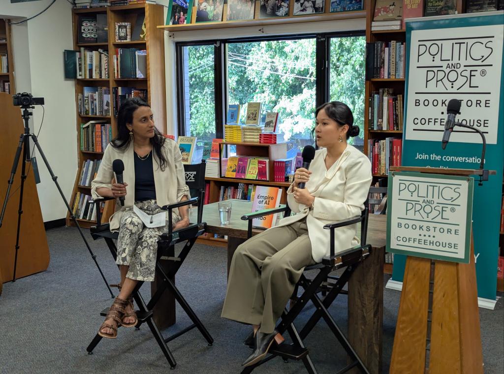 Karen Hao spricht über "Empire of AI Dreams and Nightmares in Sam Altman's OpenAI" bei Politics and Prose mit Bina Venkataraman.