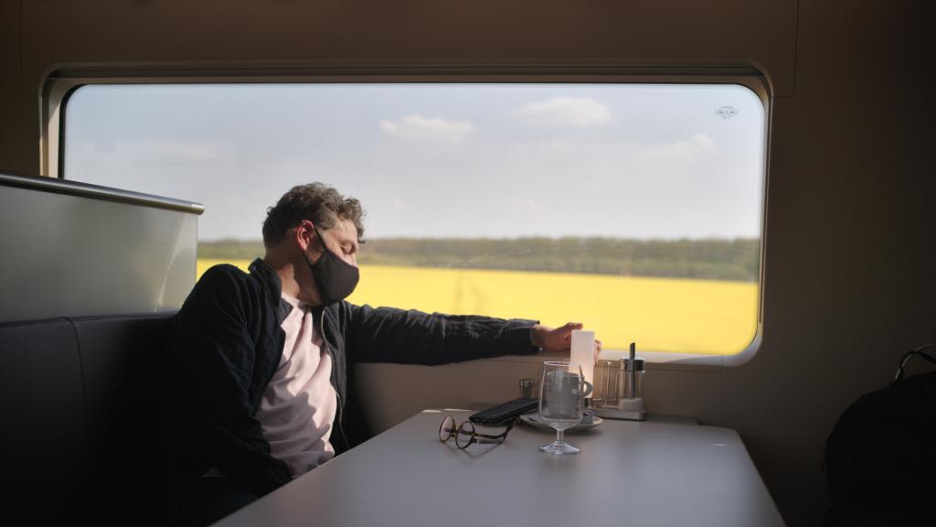 Regisseur Klaus Fried auf Reisen. Foto: HANFGARN & UFER Filmproduktion GbR