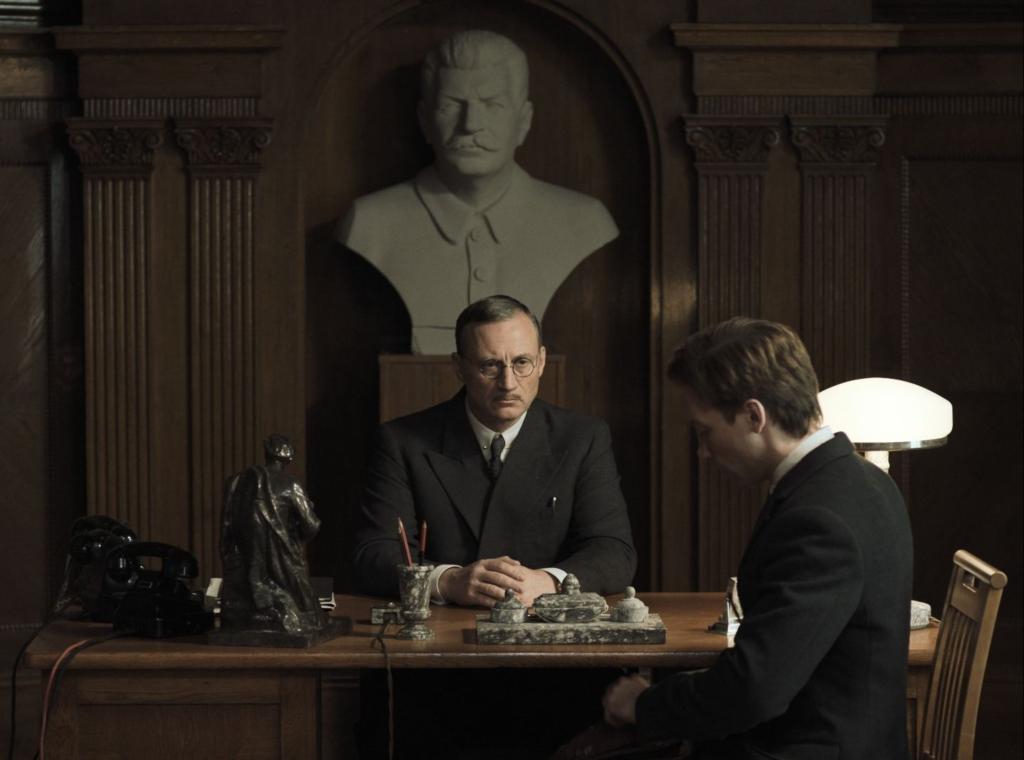 Staatsanwalt Alexander Kornew im Büro des Generalstaatsanwalts der UdSSR Andrei Wyschinski.