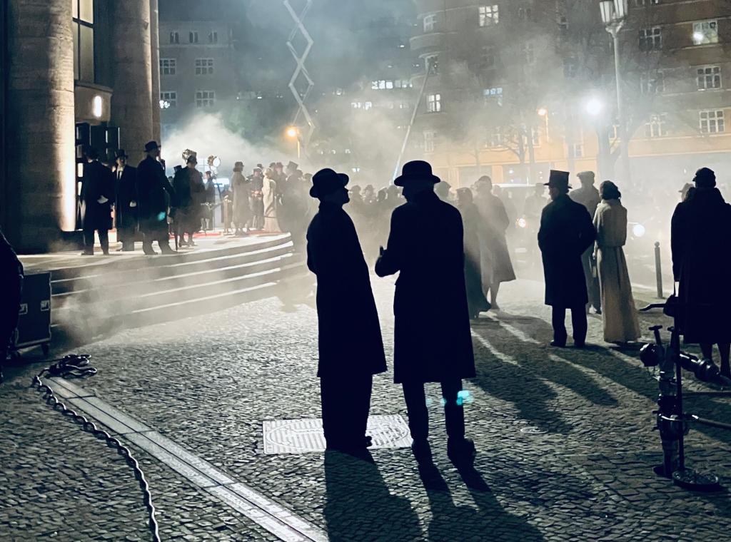 Dreharbeiten zu „Babylon Berlin“ vor der Volksbühne in Berlin, 13.11.2025