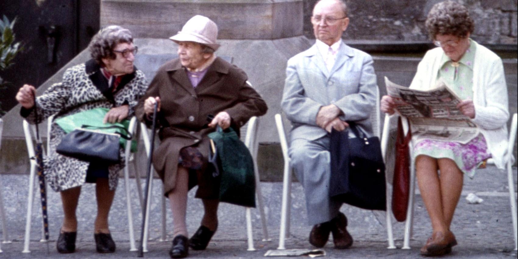 Rentner:innen vertreiben sich die Zeit