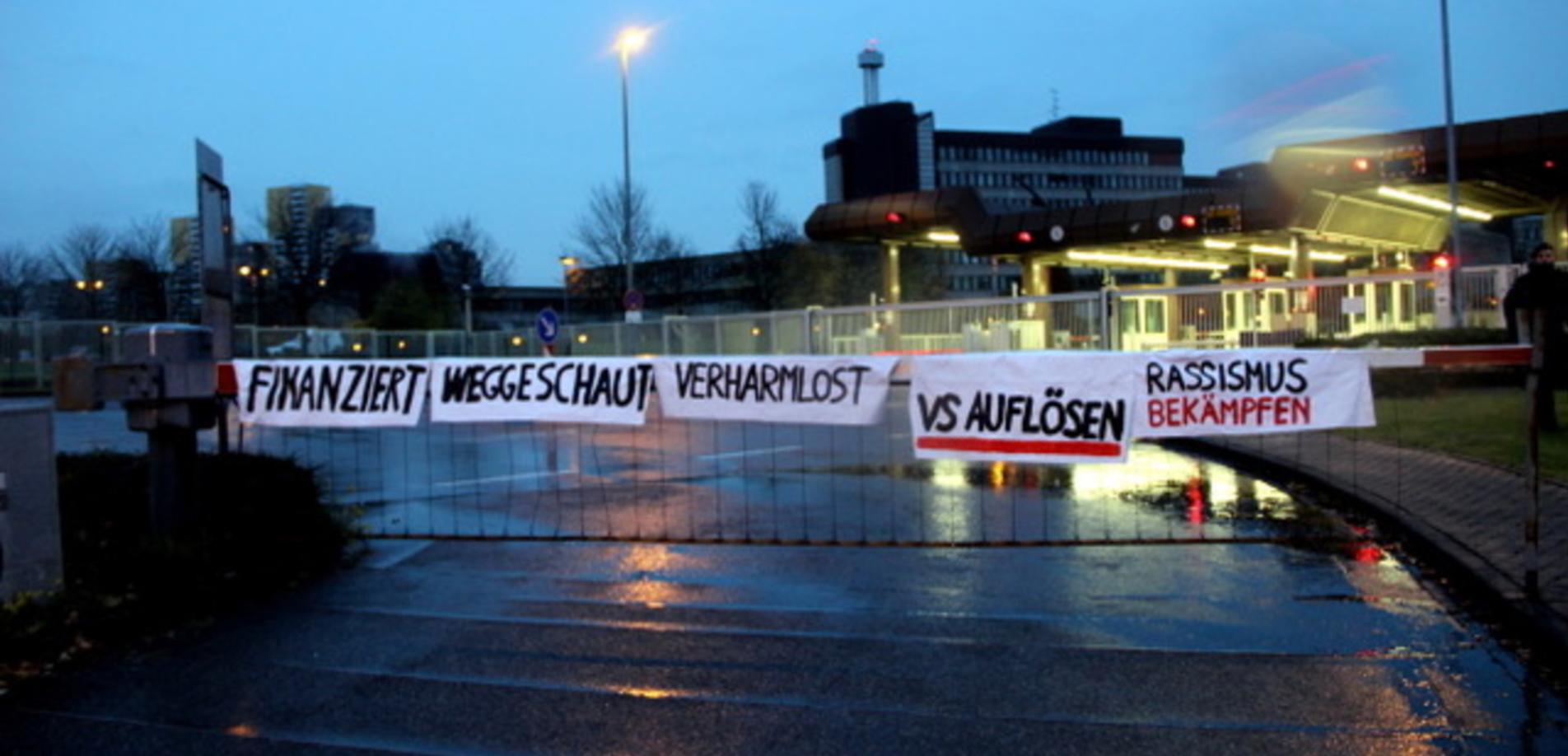 Aktion mit Schildern