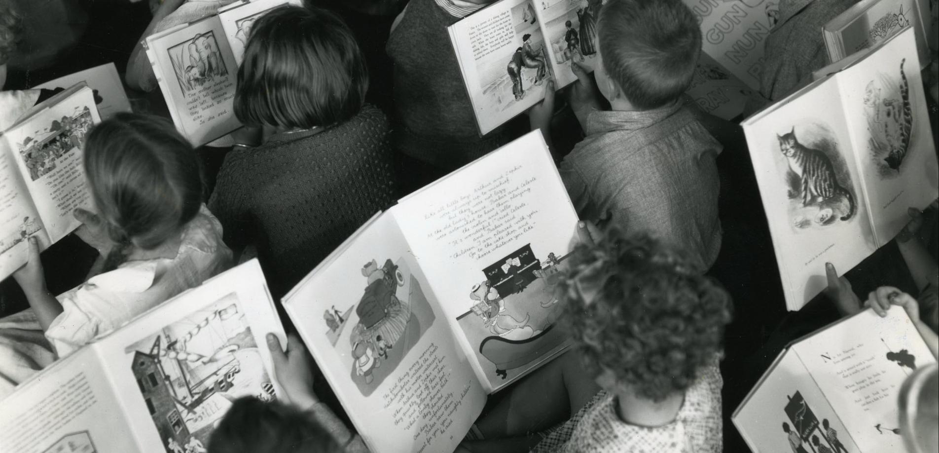 Kinder lesen Bücher