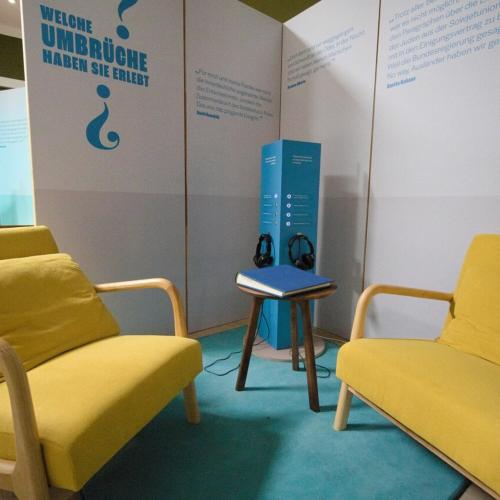 Hörstation der Ausstellung in Straussberg im September 20024. Foto: Konrad Behr (www.konrad-behr.de)