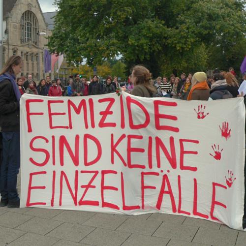 Gedenkveranstaltung auf dem Goseriedeplatz Hannover für eine in Burgdorf getötete 37-jährige