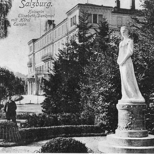iserin-Elisabeth-Denkmals in Salzburg ca. 1905 im Garten des damaligen Luxushotels Hotel de l'Europe nahe dem Salzburger Hauptbahnhof. Das umliegende Stadtviertel erhielt später den Namen "Elisabeth-Vorstadt.