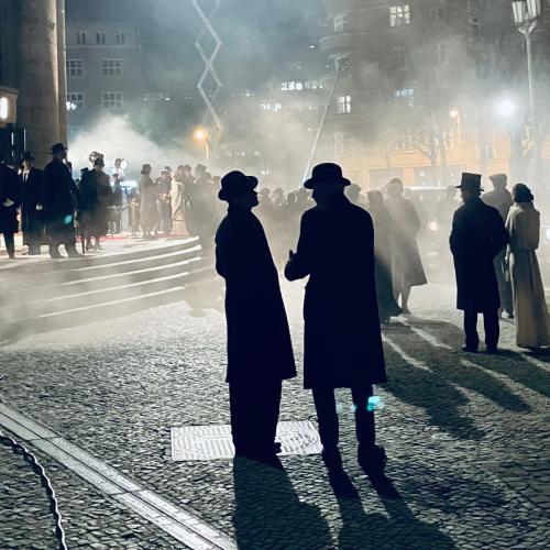 Dreharbeiten zu „Babylon Berlin“ vor der Volksbühne in Berlin, 13.11.2025