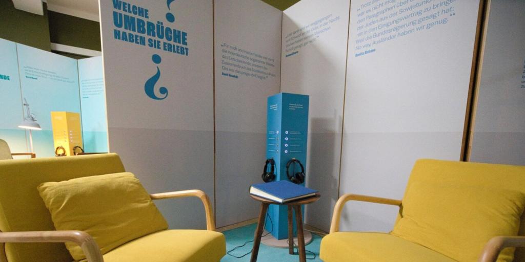 Hörstation der Ausstellung in Straussberg im September 20024. Foto: Konrad Behr (www.konrad-behr.de)