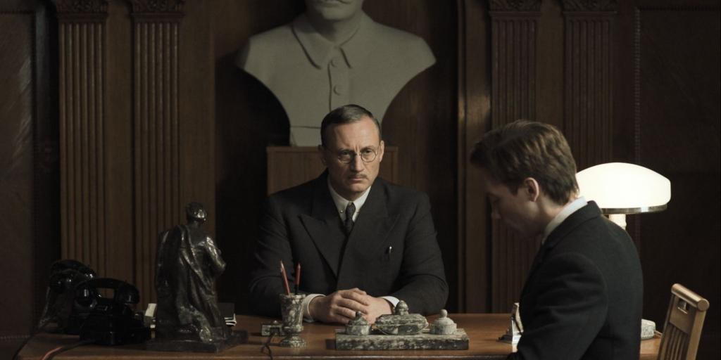 Staatsanwalt Alexander Kornew im Büro des Generalstaatsanwalts der UdSSR Andrei Wyschinski.