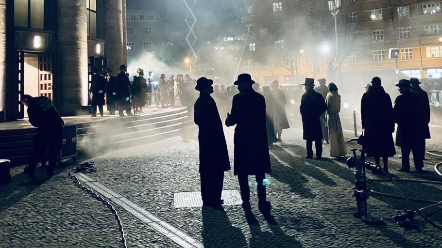 Dreharbeiten zu „Babylon Berlin“ vor der Volksbühne in Berlin, 13.11.2025