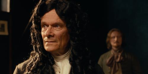 Leibniz (Edgar Selge) und Liebfried Cantor (Michael Kranz) im Hintergrund (© if... Productions, ERF Filmproduktion)