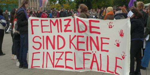 Gedenkveranstaltung auf dem Goseriedeplatz Hannover für eine in Burgdorf getötete 37-jährige